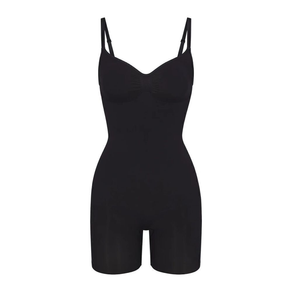 SKIMS NWT Seamless Sculpt Mid Thigh Bodysuit size medium in the color Onyx